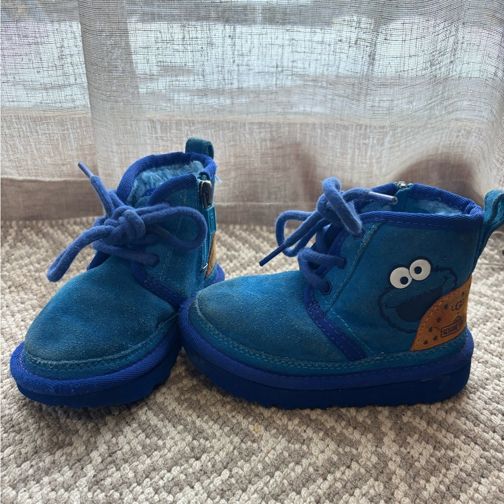 Children’s Sesame Street Cookie Monster UGG Boots 🍪💙
